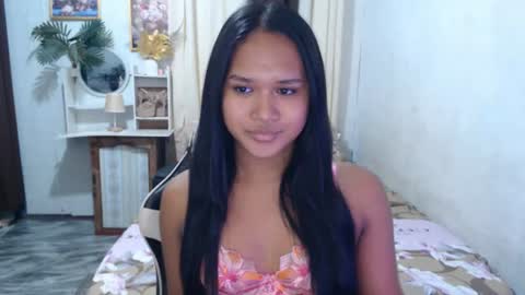 daniellelux online show from June 2026 05:48:01 AM
