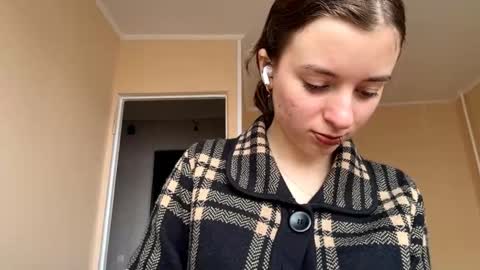 Snapshot of daniellevaulet chatting on November 2025 07:54:01 AM Mia online show from November 2025 07:54:01 AM