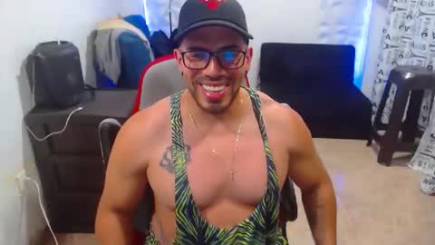 Snapshot of danilofit chatting on December 2025 12:48:01 AM DANILO online show from December 2025 12:48:01 AM