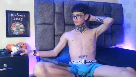 Snapshot of dann_brown chatting on February 2025 07:02:01 PM Dann Brown online show from February 2025 07:02:01 PM