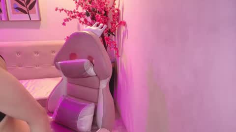 Danna  online show from February 2026 12:04:02 PM