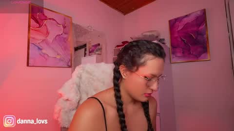Danna Lovs online show from May 2026 12:13:01 PM