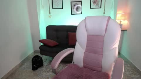 Danna online show from October 2025 09:57:01 PM