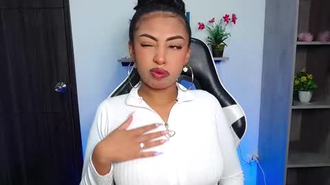 Snapshot of danna_schmidt23 chatting on October 2025 10:24:01 AM Danna online show from October 2025 10:24:01 AM