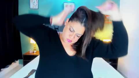 Hilary online show from November 2025 12:49:02 AM