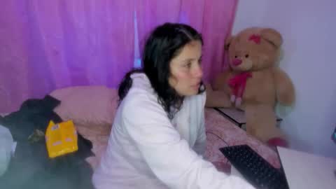 Danna Sofia jeins online show from November 2025 10:32:01 PM