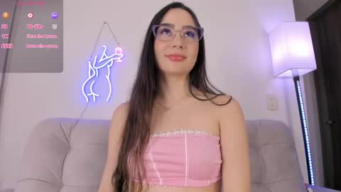 Snapshot of dannate1 chatting on December 2024 12:19:01 AM danna online show from December 2024 12:19:01 AM