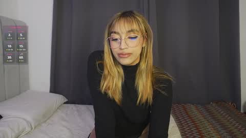 Snapshot of dannielle_ chatting on January 2025 08:10:01 PM online show from January 2025 08:10:01 PM