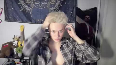 Snapshot of danny_love01 chatting on November 2025 04:07:01 PM danny online show from November 2025 04:07:01 PM