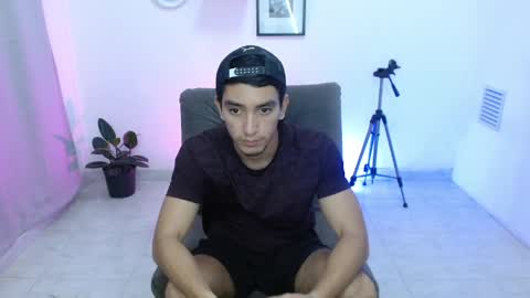 Snapshot of dante_18cm chatting on May 2026 01:32:02 AM Dante online show from May 2026 01:32:02 AM