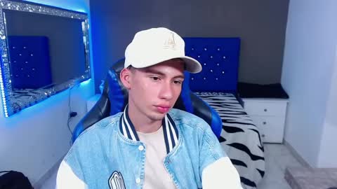 Snapshot of dante_tompson chatting on January 2025 01:05:01 PM Dante online show from January 2025 01:05:01 PM