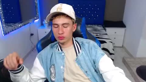 Snapshot of dante_tompson chatting on January 2025 04:08:01 PM Dante online show from January 2025 04:08:01 PM