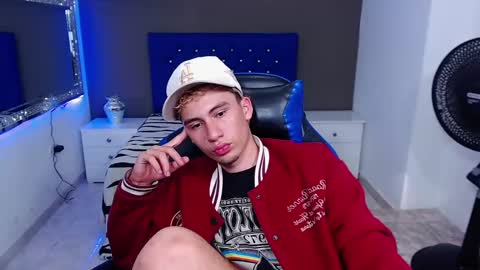 Snapshot of dante_tompson chatting on January 2025 08:53:01 PM Dante online show from January 2025 08:53:01 PM