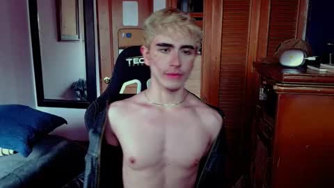 Snapshot of danteobscuro chatting on December 2025 08:58:01 PM danteobscuro online show from December 2025 08:58:01 PM