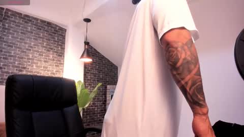 Snapshot of dantesuarez28 chatting on January 2026 08:08:02 AM Dante Suarez online show from January 2026 08:08:02 AM