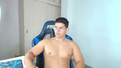 Snapshot of dantraxx chatting on January 2025 12:06:01 AM Dantraxx online show from January 2025 12:06:01 AM