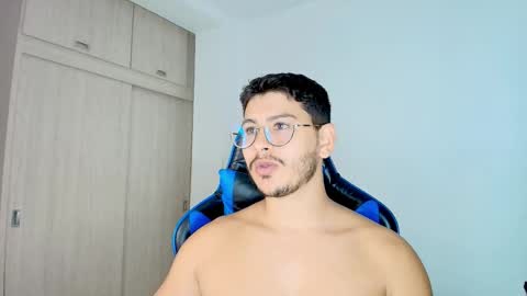 Snapshot of dantraxx chatting on December 2025 04:18:02 AM Dantraxx online show from December 2025 04:18:02 AM