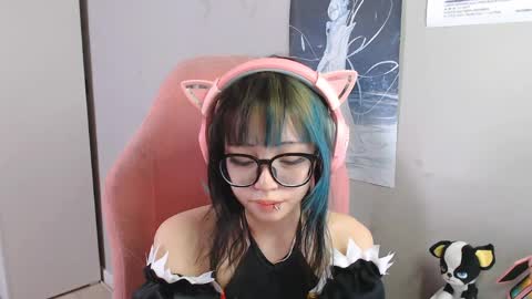 danyelleeyermann online show from April 2026 01:04:01 PM