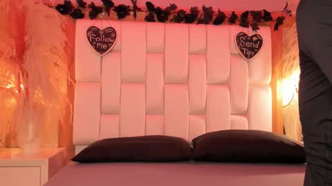 daphne_and_roger online show from February 2026 11:09:01 AM