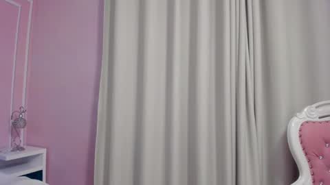 Snapshot of daphne_fox_ chatting on January 2025 05:19:02 AM Daphne online show from January 2025 05:19:02 AM