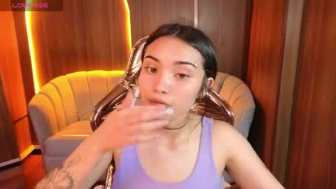 daphne_nicole_b online show from April 2026 01:04:01 PM