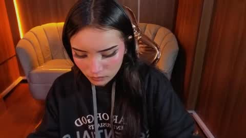 daphne_nicole_b online show from May 2026 12:56:01 PM