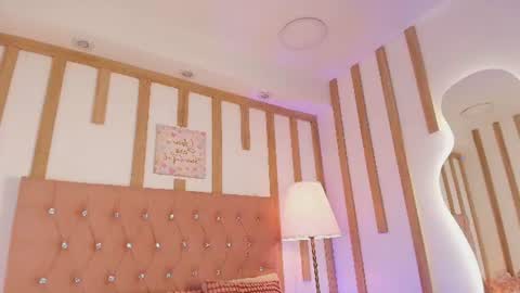 Daphne Velmont  online show from July 2026 05:23:01 AM