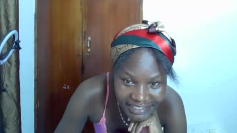 ESTHER online show from November 2025 07:23:02 PM