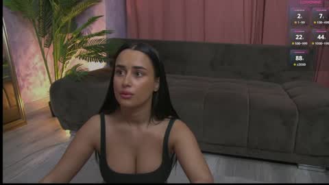 Snapshot of darciejane chatting on April 2026 07:05:01 PM Darcie online show from April 2026 07:05:01 PM