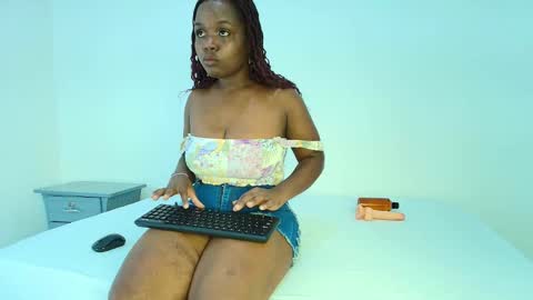 Snapshot of darelyn_reed chatting on September 2025 08:19:01 PM Darelyn online show from September 2025 08:19:01 PM