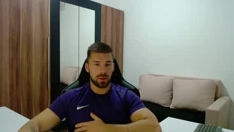 darius_94 online show from November 2025 05:43:01 AM