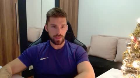 darius_94 online show from December 2025 05:24:02 AM