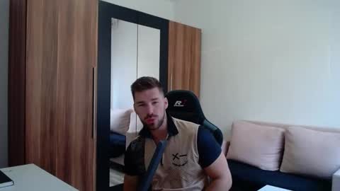 Snapshot of darius_94 chatting on April 2026 04:37:01 AM darius_94 online show from April 2026 04:37:01 AM