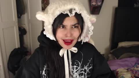 Snapshot of dark_angel_66 chatting on December 2024 04:18:01 AM Moony online show from December 2024 04:18:01 AM