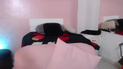 dark_flama online show from April 2026 12:08:02 AM