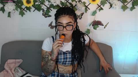 dark_flama online show from April 2026 11:57:01 PM