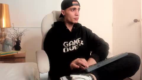 dark_sun333 online show from January 2026 09:29:01 PM