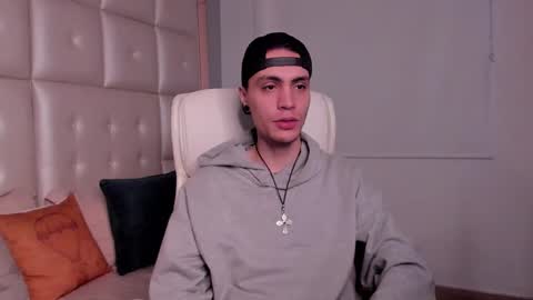 dark_sun333 online show from February 2026 09:31:01 PM