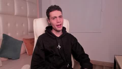 dark_sun333 online show from February 2026 09:43:01 PM