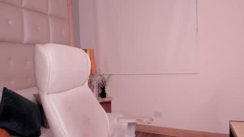 dark_sun333 online show from February 2026 03:38:02 AM