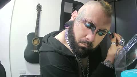 darkclothes online show from January 2025 10:46:02 PM