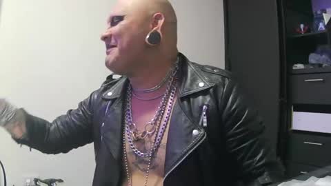 darkclothes online show from January 2025 09:01:01 AM