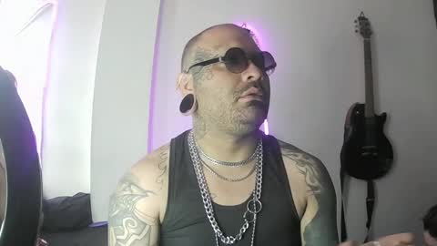 darkclothes online show from February 2025 07:35:02 PM