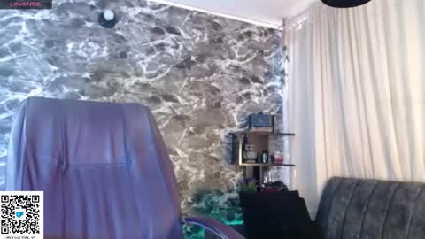 Snapshot of darkly_waxx chatting on September 2025 06:08:02 PM New account. Help me reach 100 thumbs up online show from September 2025 06:08:02 PM