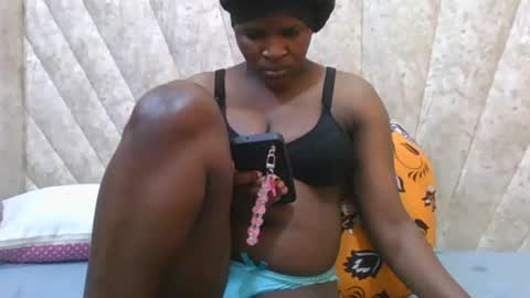 SHANICE online show from December 2025 12:01:02 PM