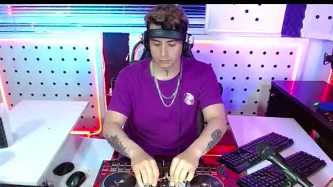 DARKO0717 online show from October 2025 01:46:01 AM