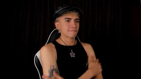 Snapshot of darkodark0 chatting on November 2025 10:32:01 PM Darko online show from November 2025 10:32:01 PM