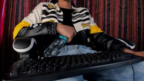 Snapshot of darkodark0 chatting on November 2025 06:44:02 PM Darko online show from November 2025 06:44:02 PM