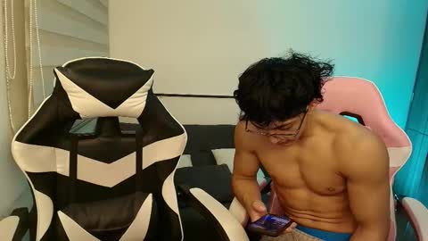 Snapshot of darkpleasuress chatting on November 2025 06:12:01 AM darkpleasuress online show from November 2025 06:12:01 AM