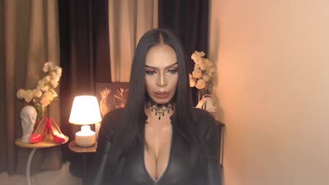 Snapshot of darksoul_mistress chatting on December 2024 10:53:02 AM HAPPY BIRTHDAY MISTRESS MADRIANA online show from December 2024 10:53:02 AM